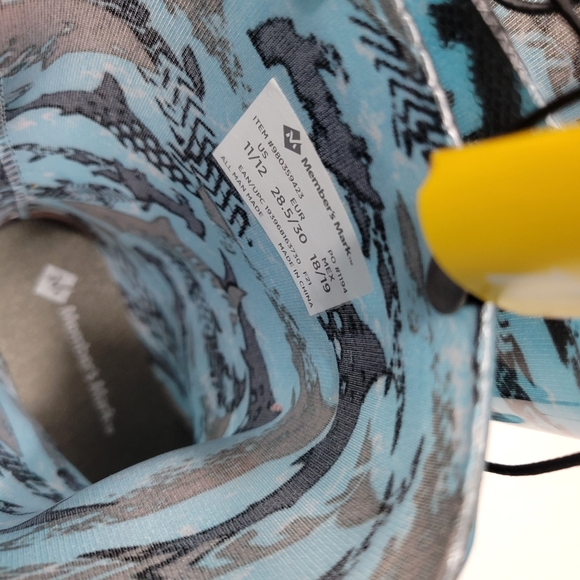 NEW Light Up Rain boots, Ocean SHARKS design, kid size 11 12 - Picture 6 of 9